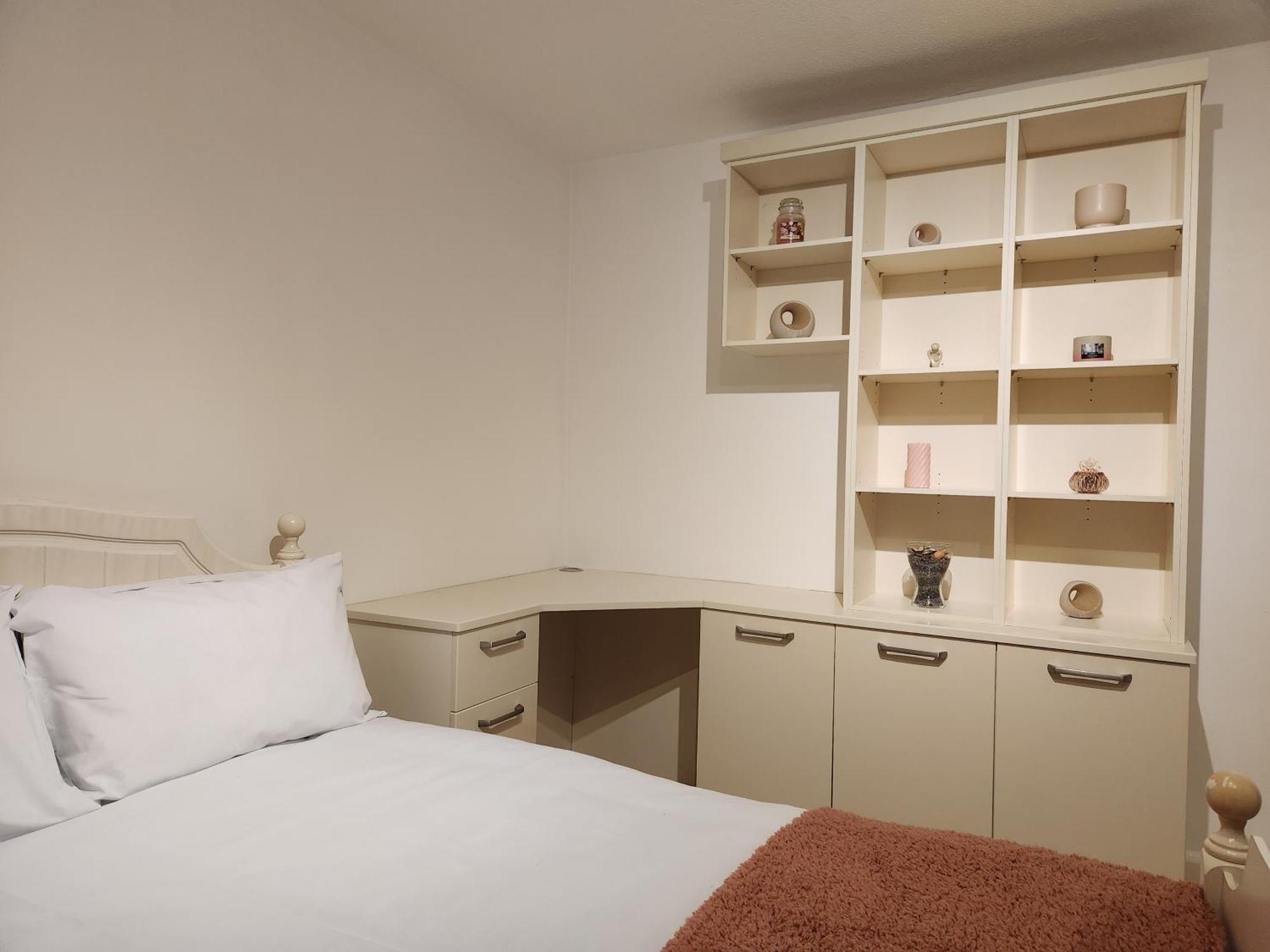 Elmdon House With 4 Spacious Bedrooms To Choose เบอร์มิงแฮม ภายนอก รูปภาพ