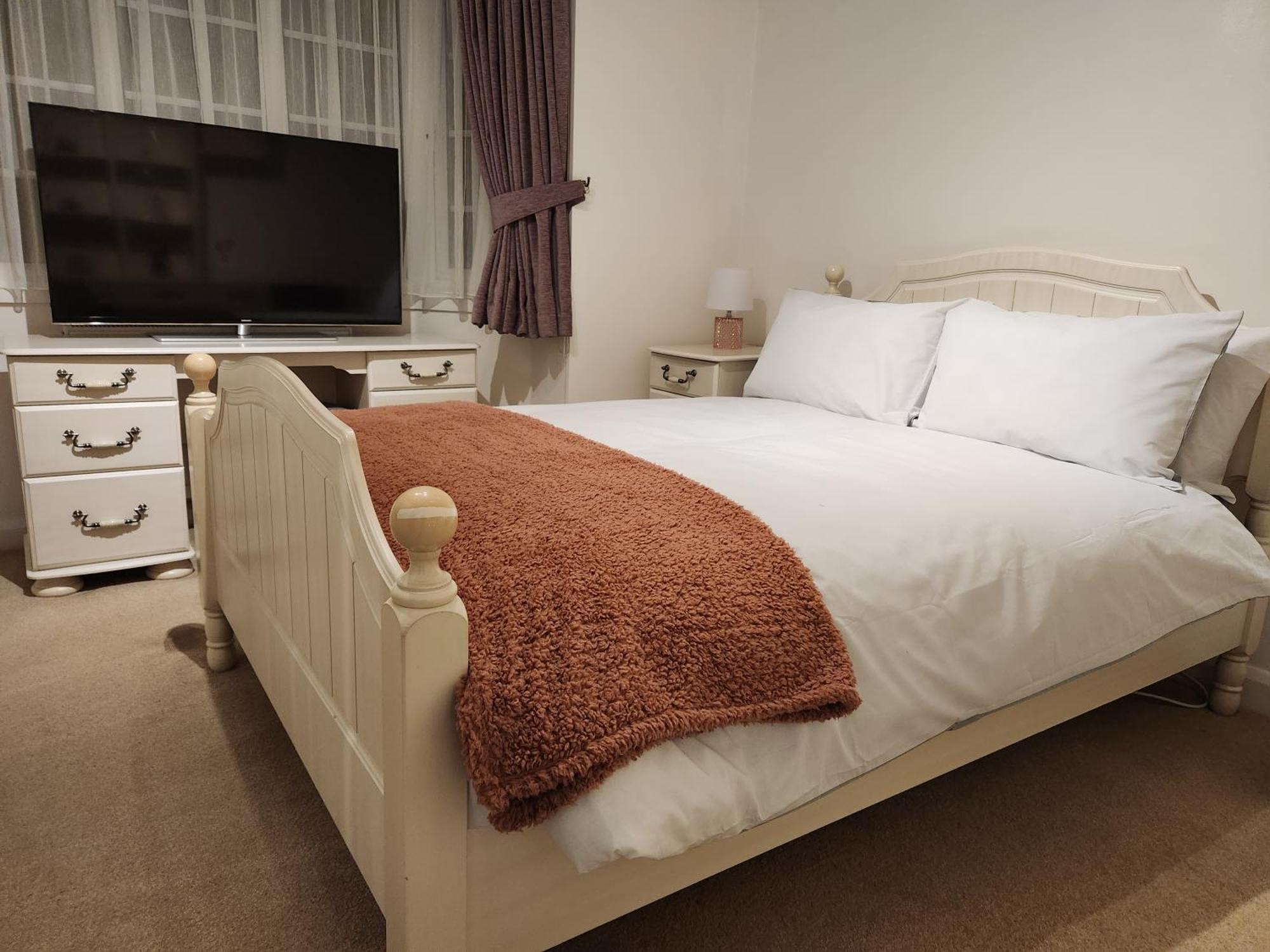 Elmdon House With 4 Spacious Bedrooms To Choose เบอร์มิงแฮม ภายนอก รูปภาพ