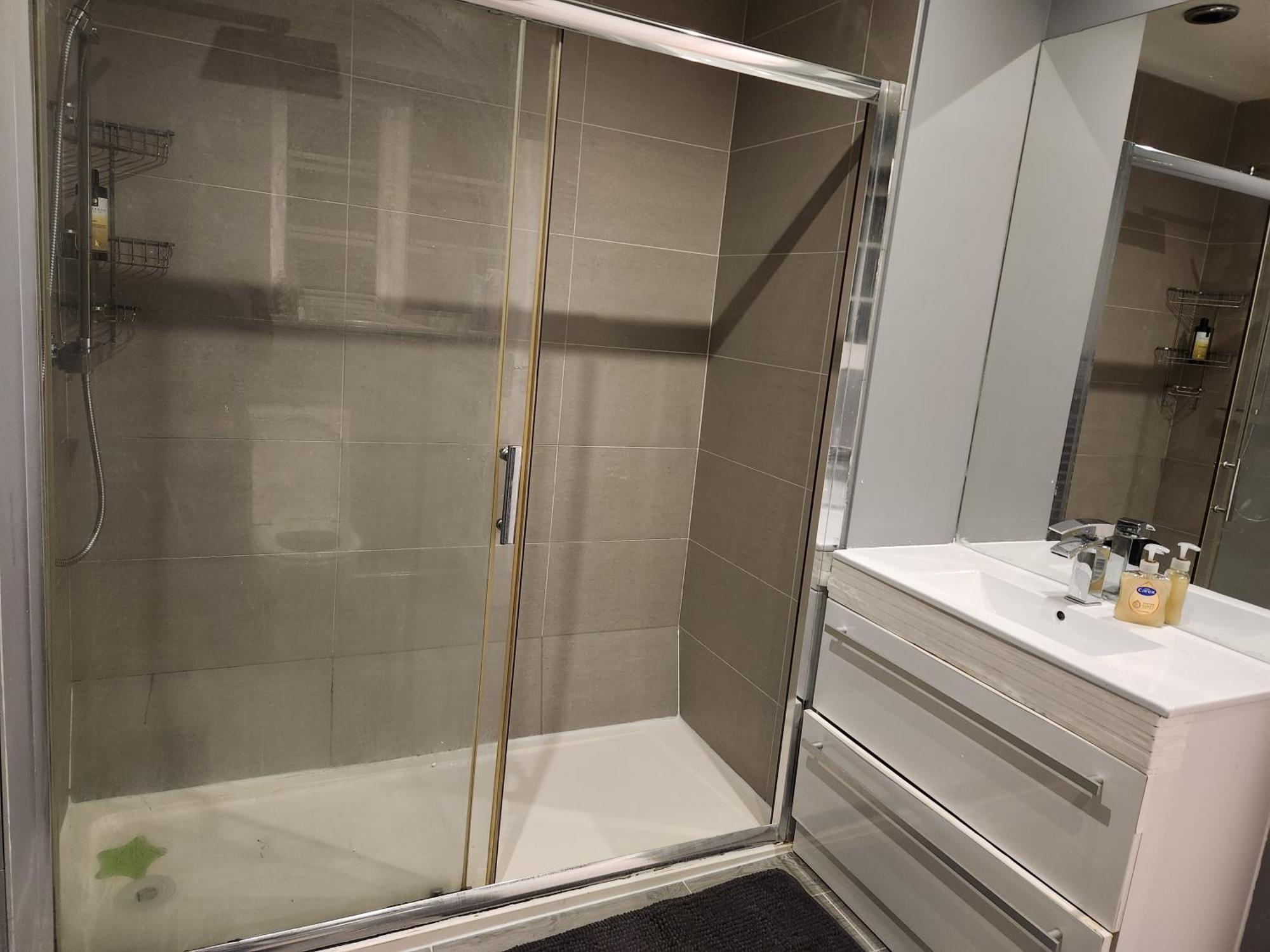 Elmdon House With 4 Spacious Bedrooms To Choose เบอร์มิงแฮม ภายนอก รูปภาพ