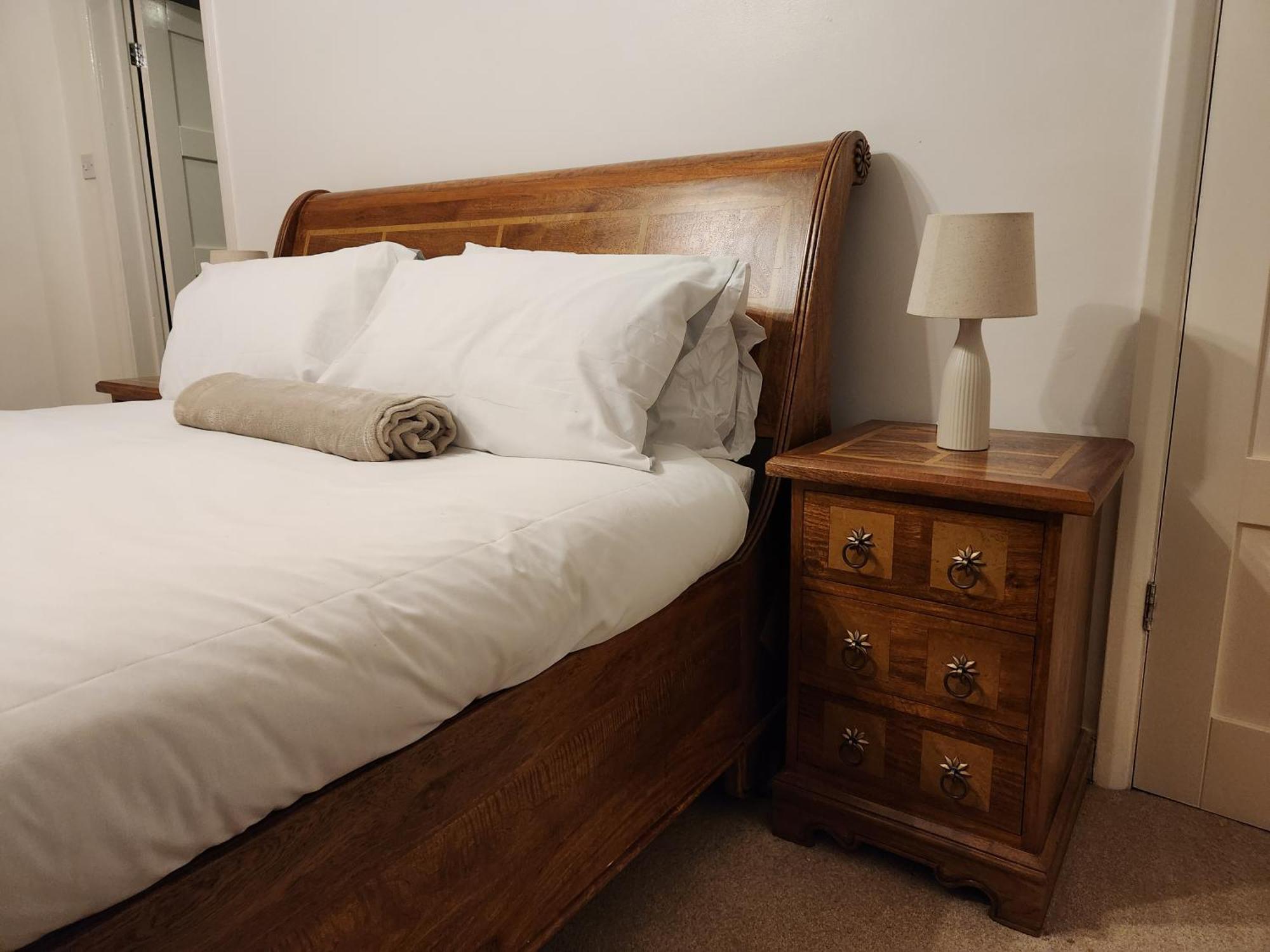 Elmdon House With 4 Spacious Bedrooms To Choose เบอร์มิงแฮม ภายนอก รูปภาพ