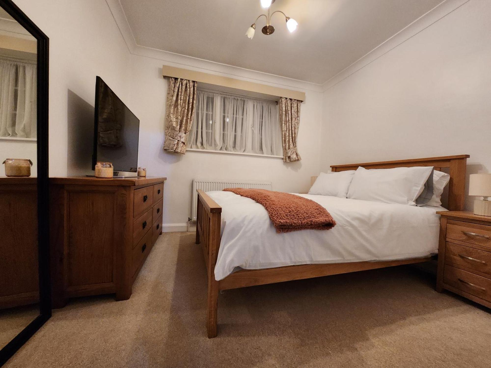 Elmdon House With 4 Spacious Bedrooms To Choose เบอร์มิงแฮม ภายนอก รูปภาพ