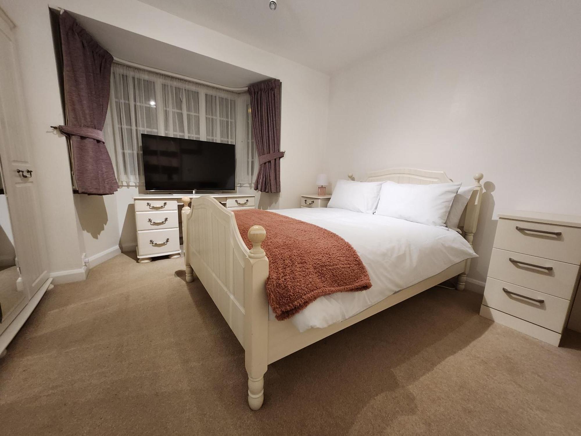 Elmdon House With 4 Spacious Bedrooms To Choose เบอร์มิงแฮม ภายนอก รูปภาพ